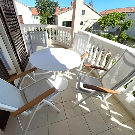 Nera Apartment *